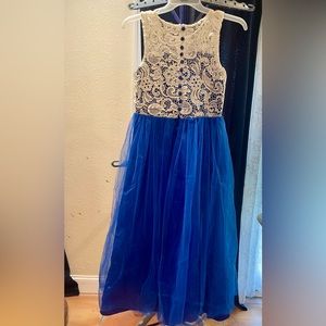 Girl gown size 14 to 16